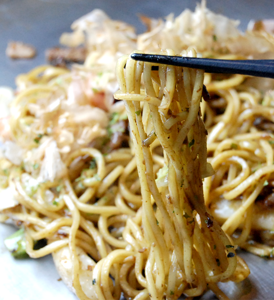 30年前から変わらない味　加古川市役所すぐ　お好み焼き＆焼きそば　やきんど